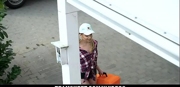 trendsBlonde Employee Seduces Her New Boss With Tight Sexy Shorts
